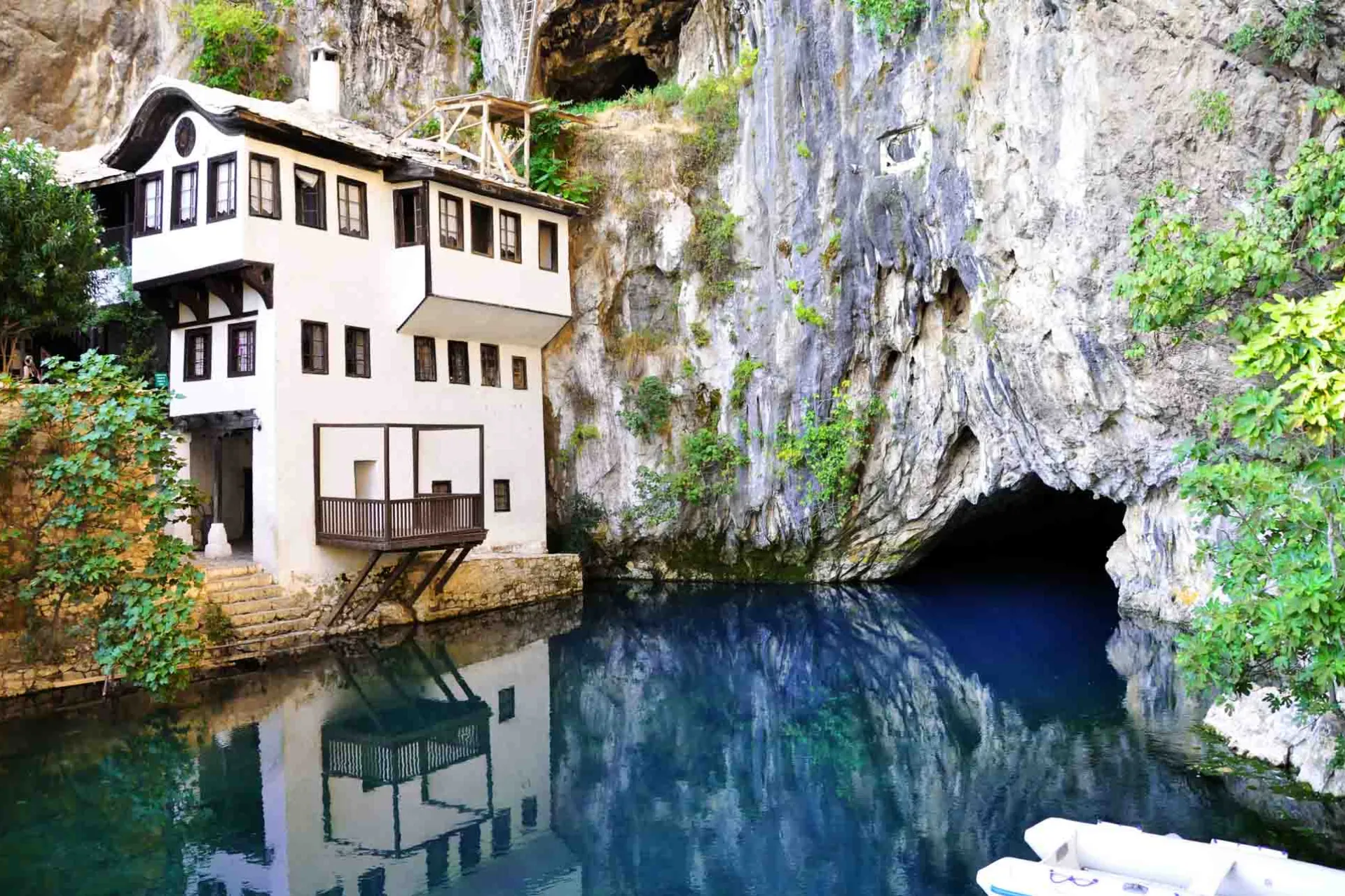 Blagaj Tekija, et historisk kloster ved kilden til elven Buna i Bosnia-Hercegovina Blagaj Tekija, et historisk kloster ved kilden til elven Buna i Bosnia-Hercegovina