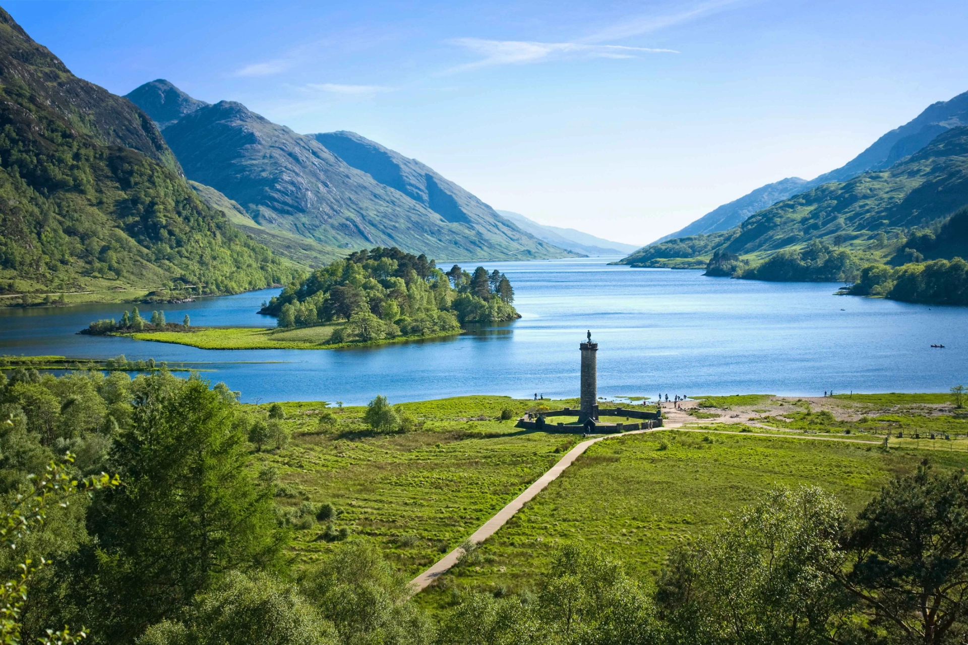 Glenfinnan-monumentet ved innsjøen Loch Shiel