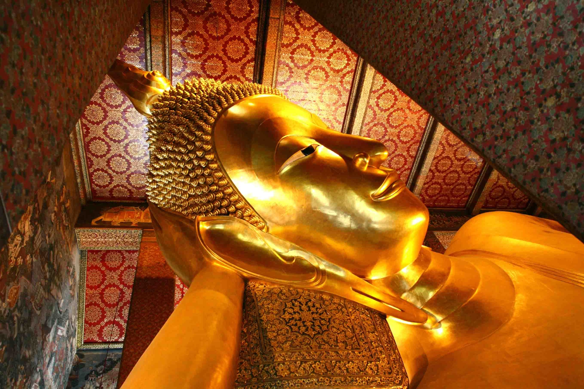 Liggende Buddha-statue i Wat Pho i Bangkok