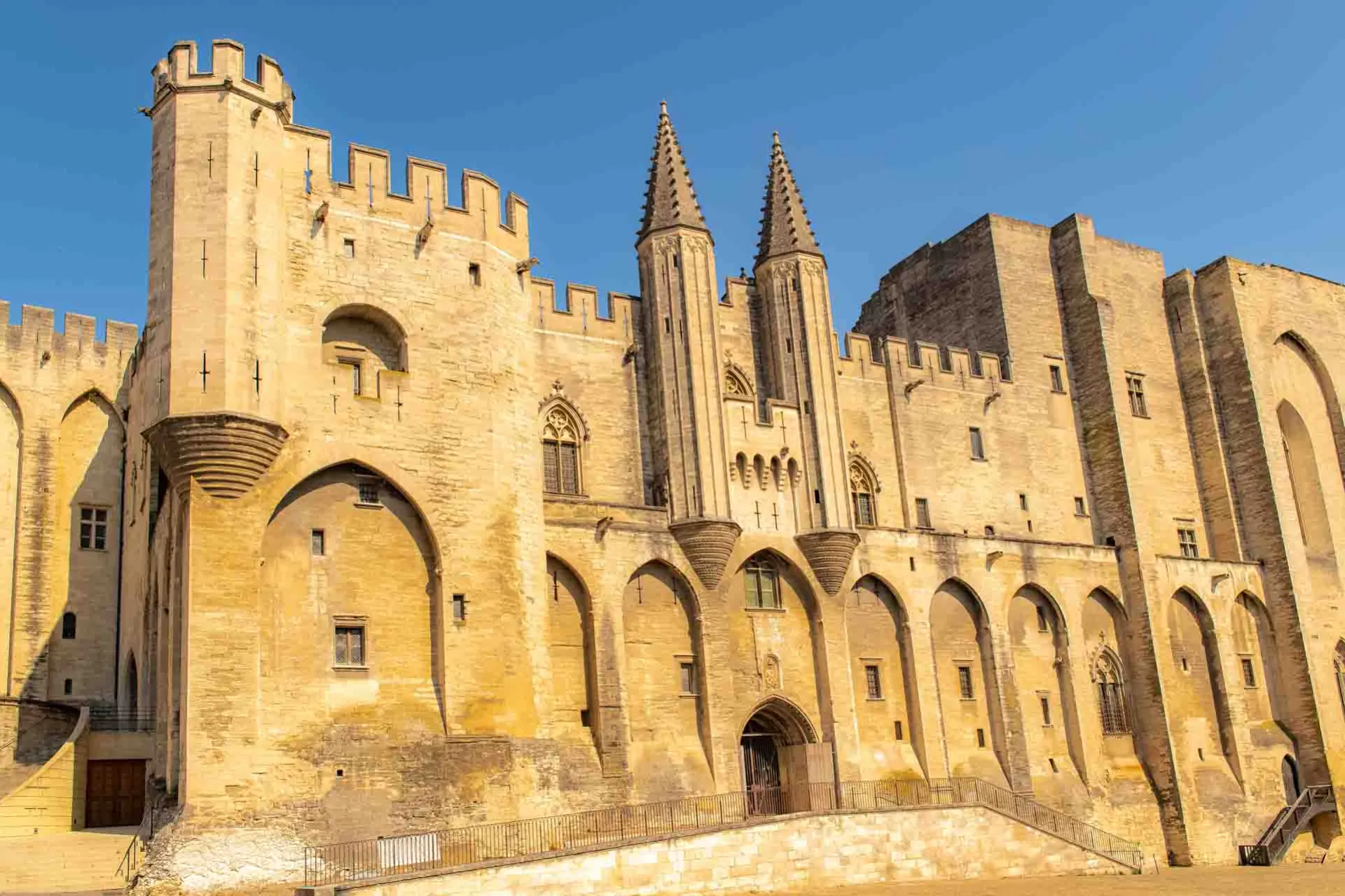 Pavenes palass (Palais des Papes) i Avignon