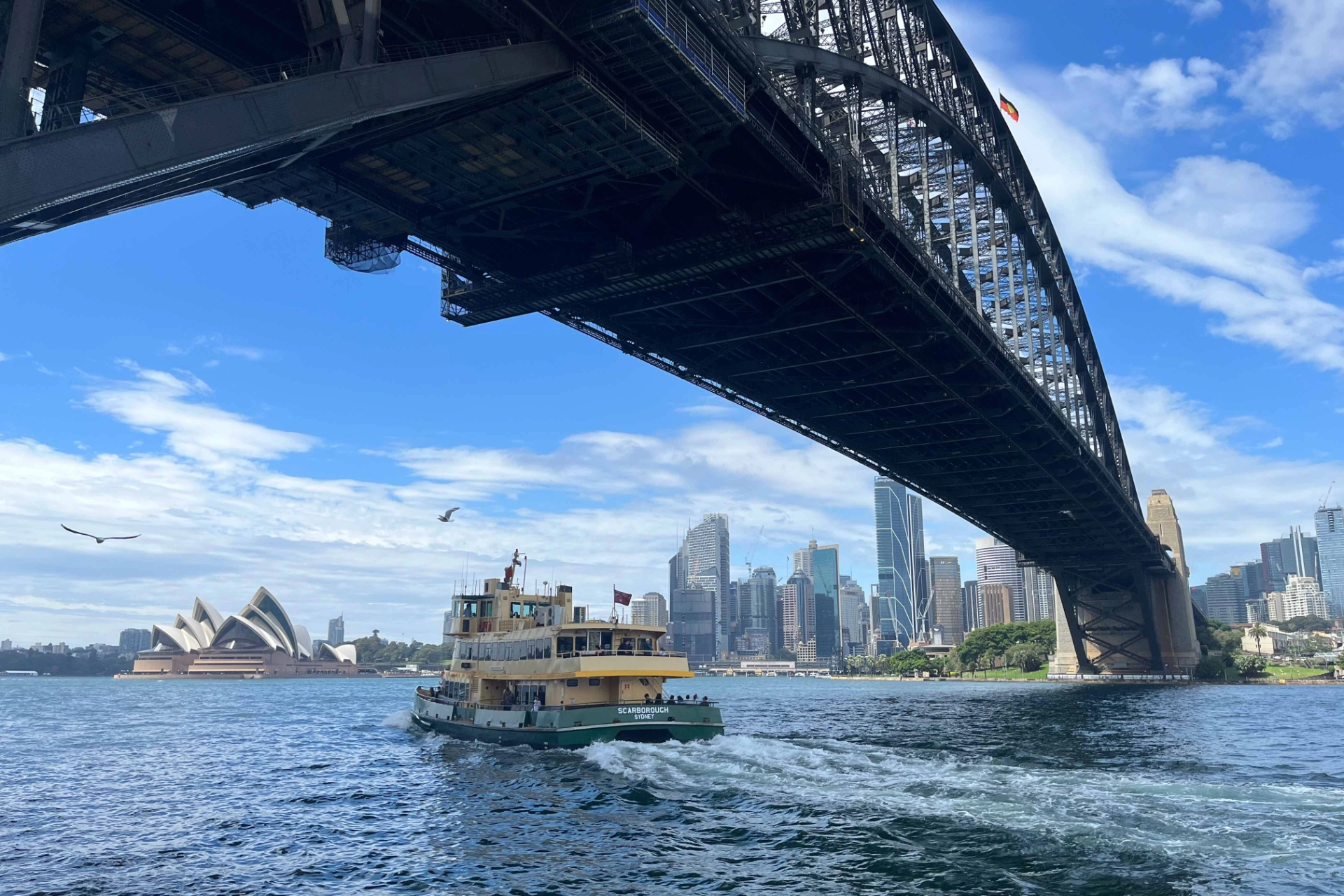 Havnebroen med Sydney Operaen i bakgrunnen