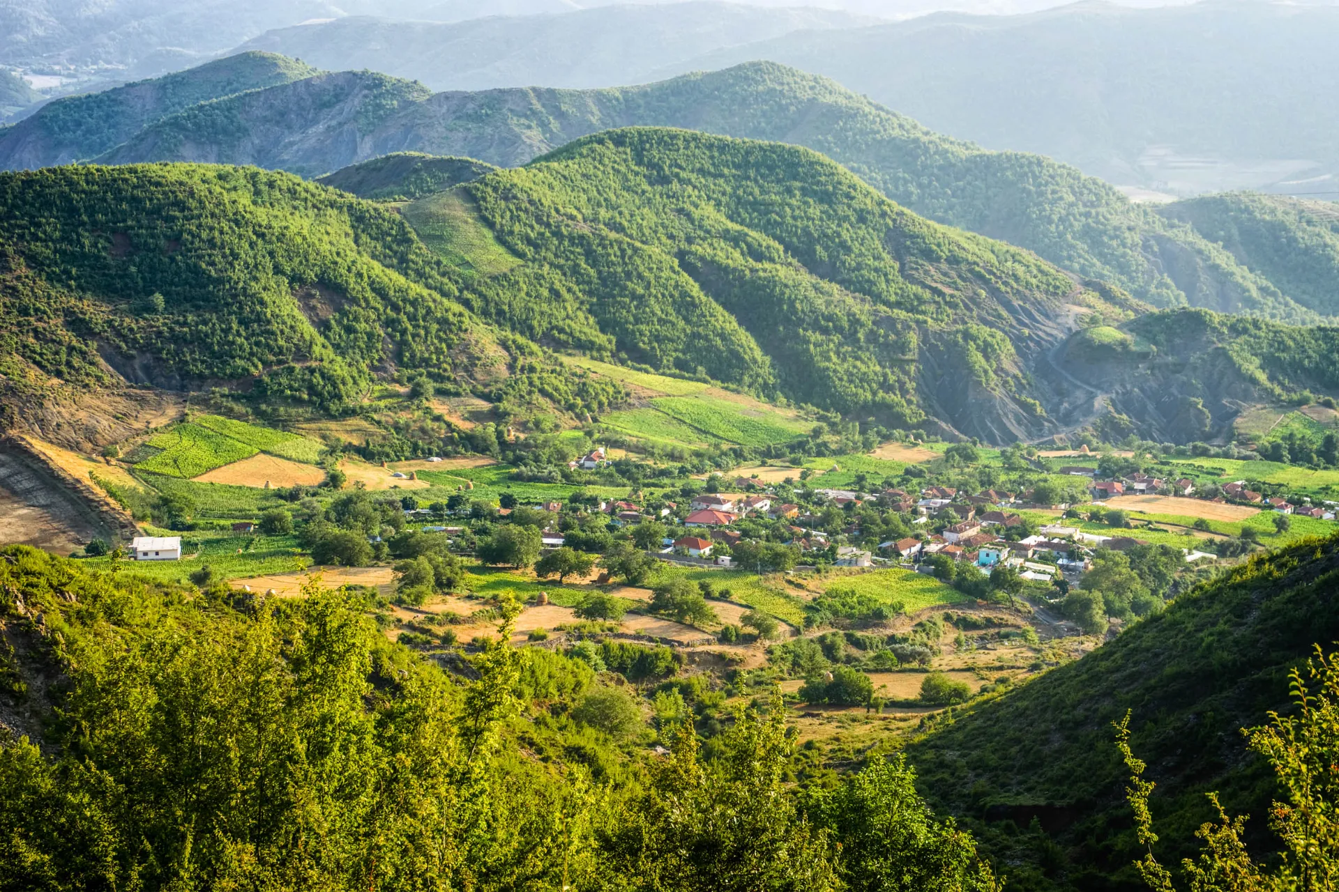 Elbasan, Albania – en historisk by kjent for sin osmanske festning, gamle moskeer og livlige kulturarv