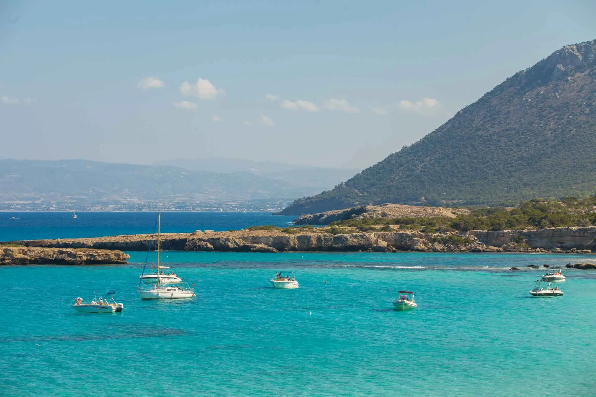 Blue Lagoon på Akamas-halvøya med krystallklart og turkisblått vann