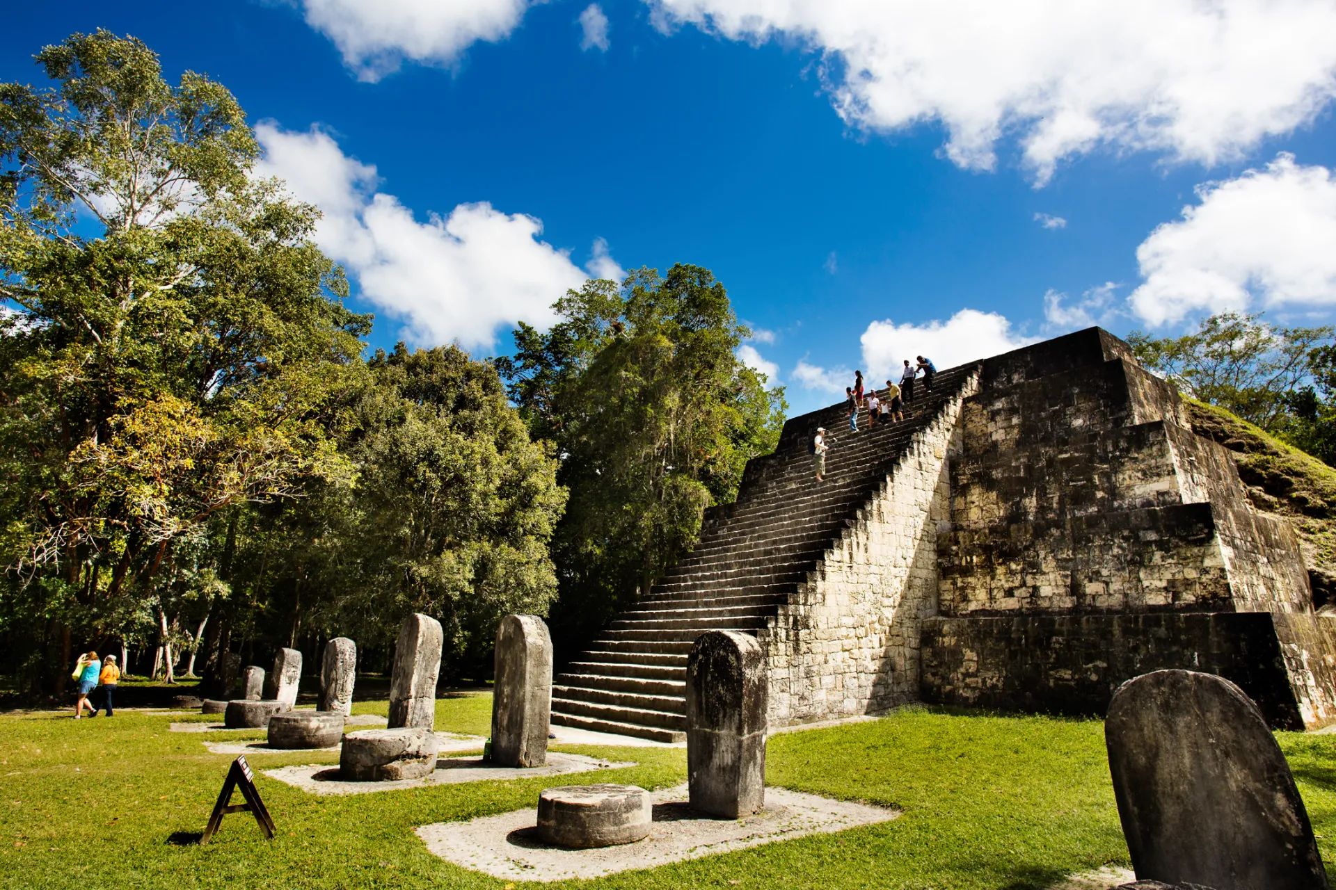 Tid for å utforske mayaruinene i Tikal Tid for å utforske mayaruinene i Tikal
