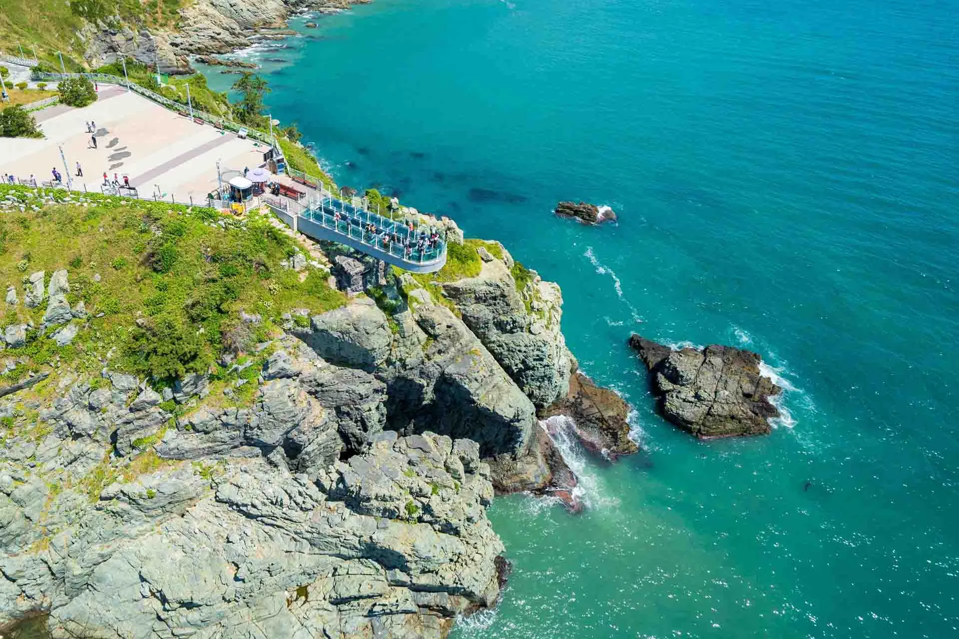 Oryukdo Skywalk i Busan – en glassbro over klippene Oryukdo Skywalk i Busan – en glassbro over klippene