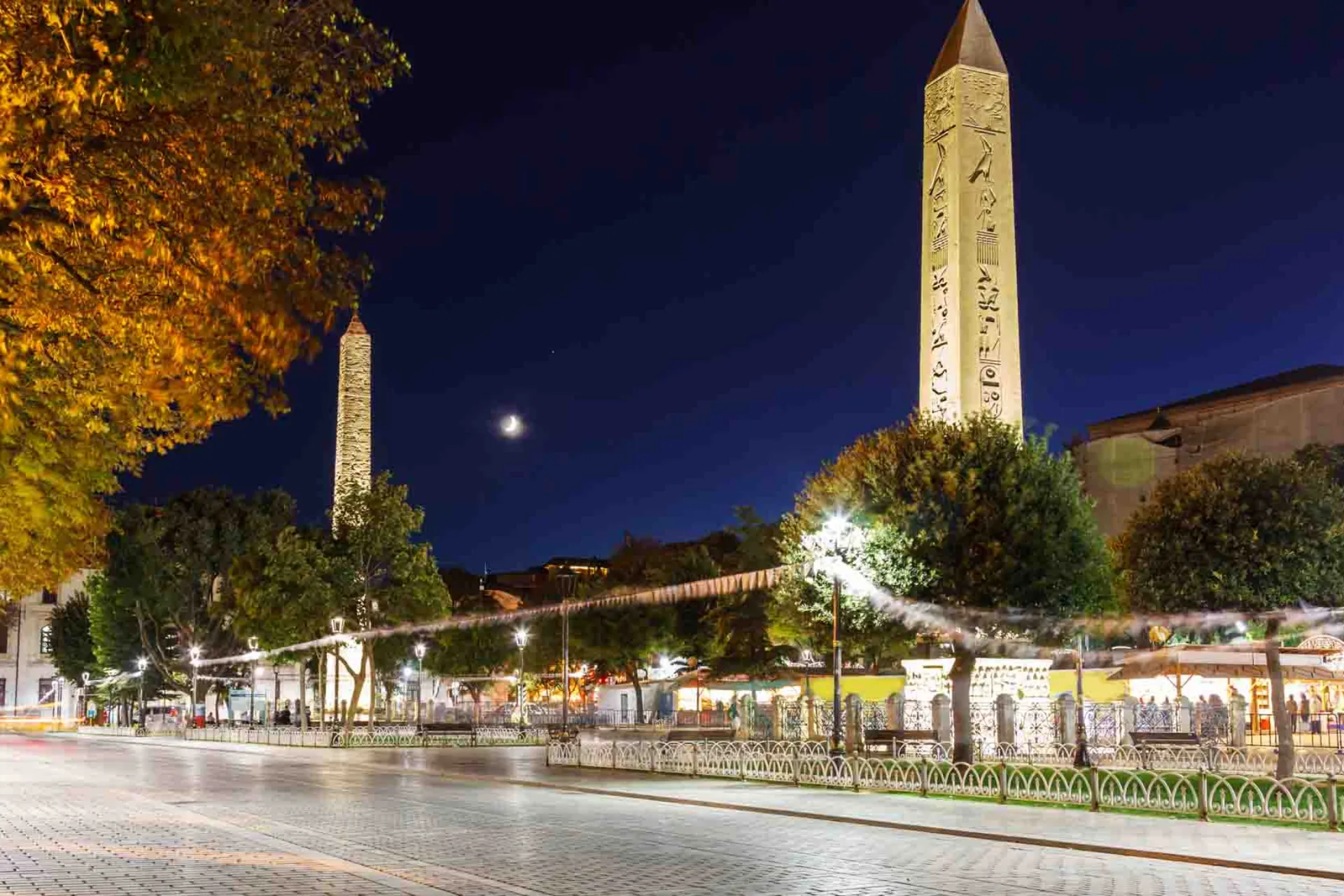 Theodosius’ obelisk reiser seg majestetisk på Hippodromen i Istanbul til minne om byens keiserlige storhetstid