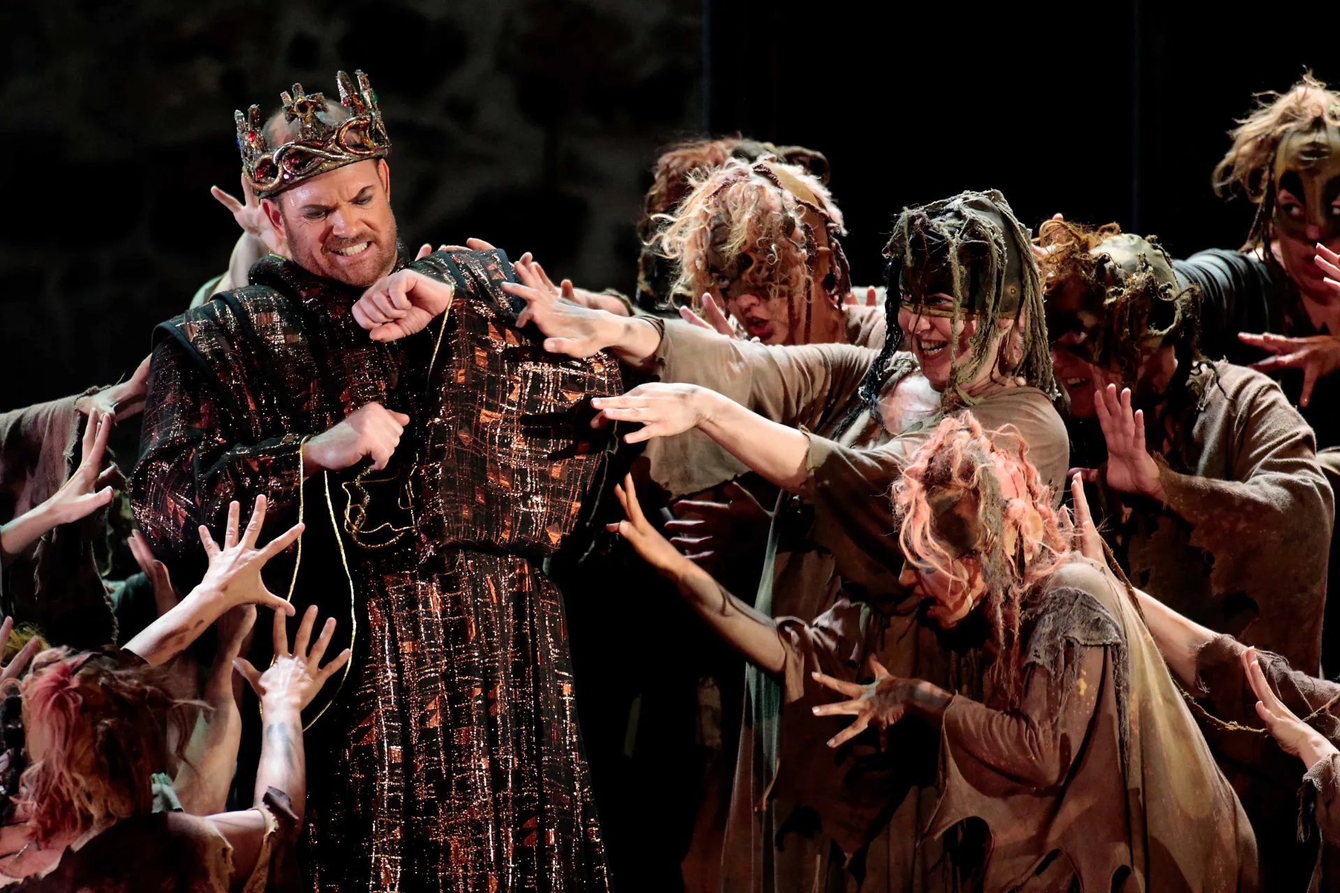 Macbeth omgitt av hekser Macbeth omgitt av hekser