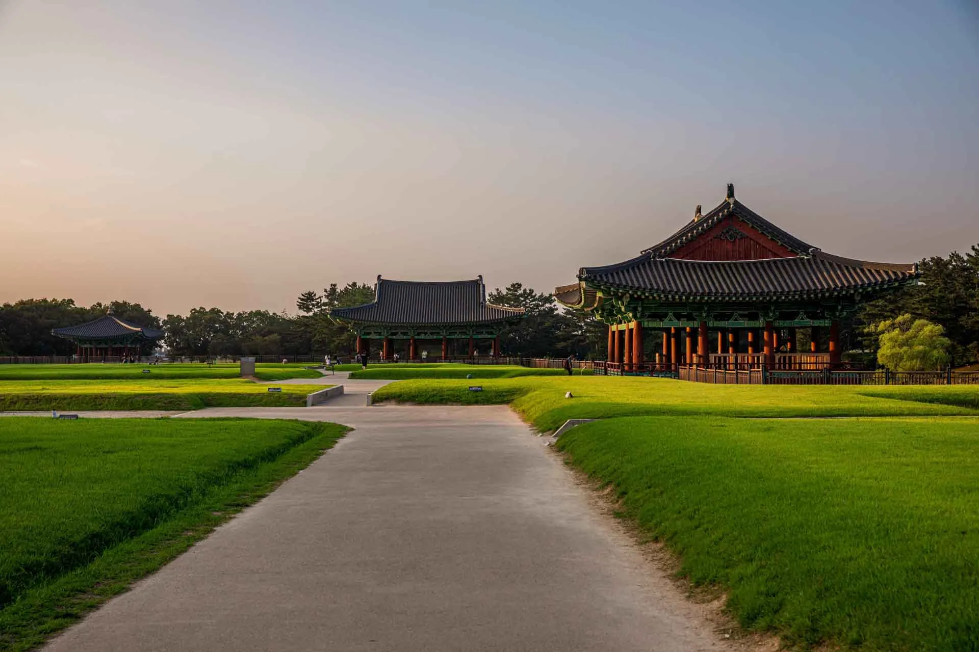 Donggung-palasset og Wolji-dammen i Gyeongju Donggung-palasset og Wolji-dammen i Gyeongju