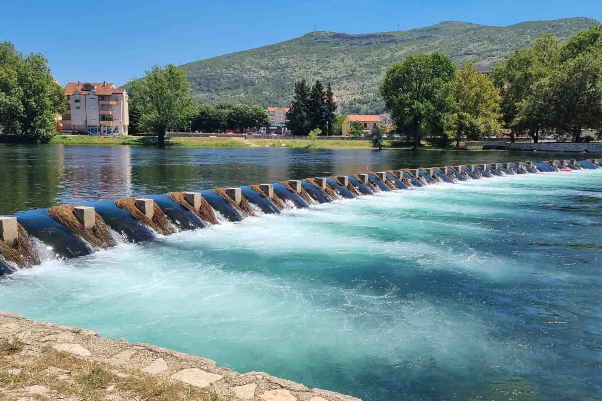 Trebišnjica-elven i Trebinje er en av Europas lengste underjordiske elver Trebišnjica-elven i Trebinje er en av Europas lengste underjordiske elver