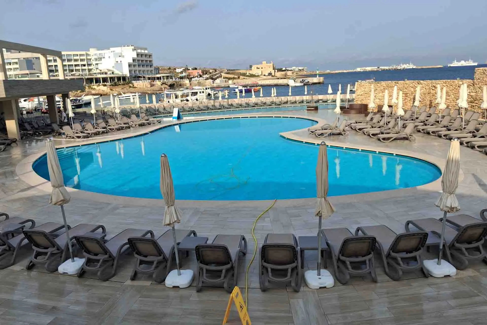 Basseng ved Ramla Bay Resort i Marfa