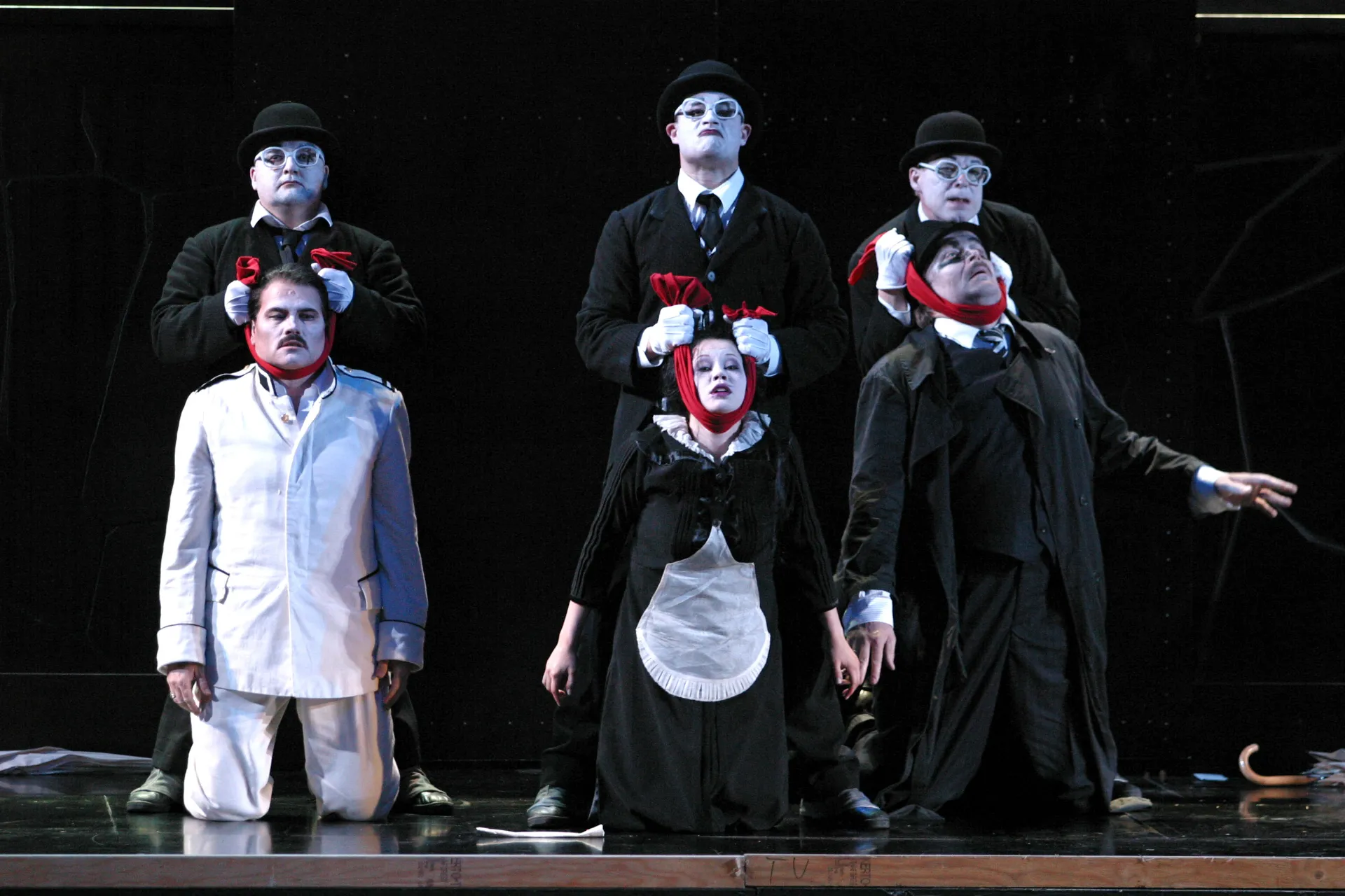 Ping, Pang og Pong – de komiske ministrene som kommenterer hoffets tragedier Ping, Pang og Pong – de komiske ministrene som kommenterer hoffets tragedier