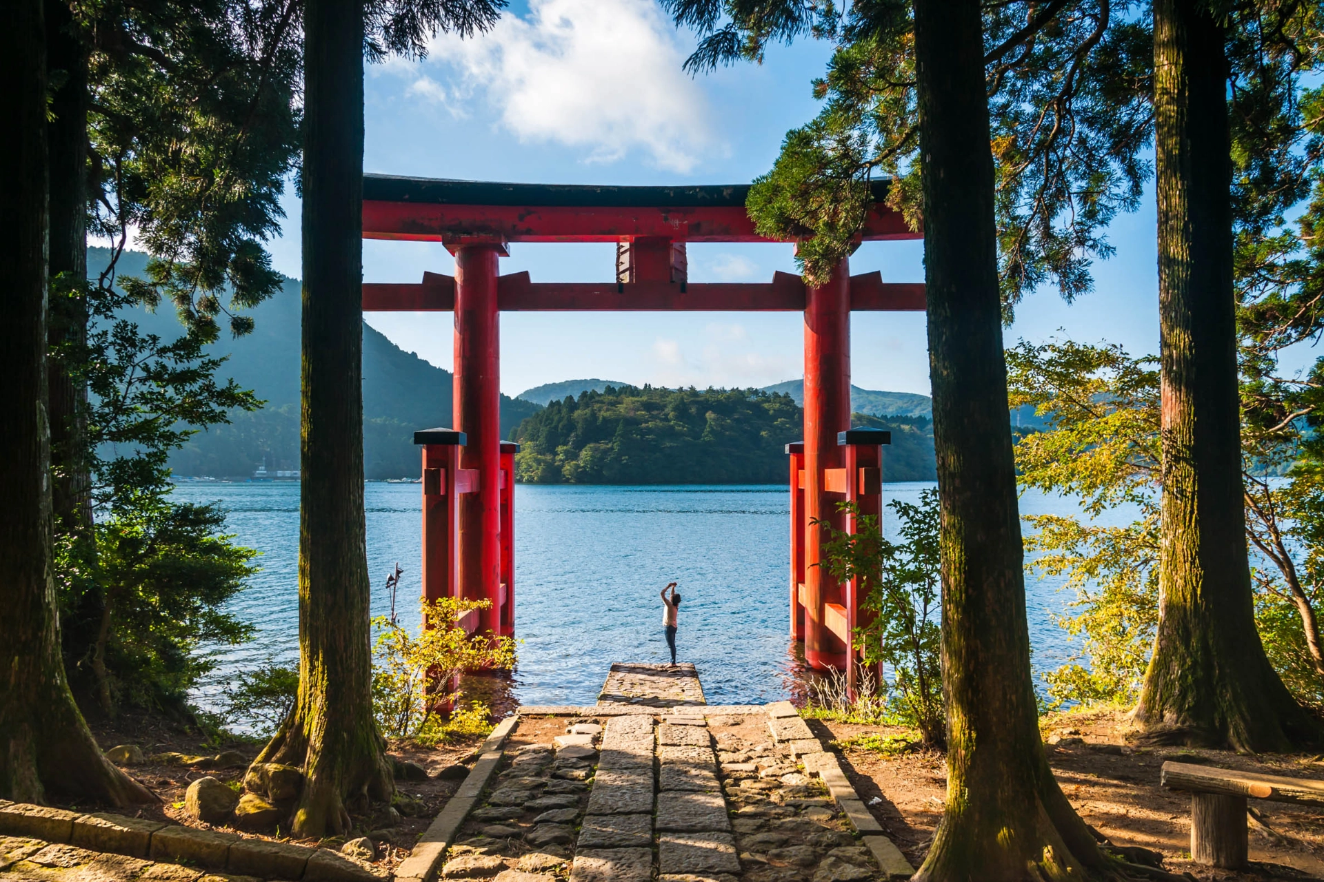 Hakone-helligdommens Torii-port ved Ashi-sjøen