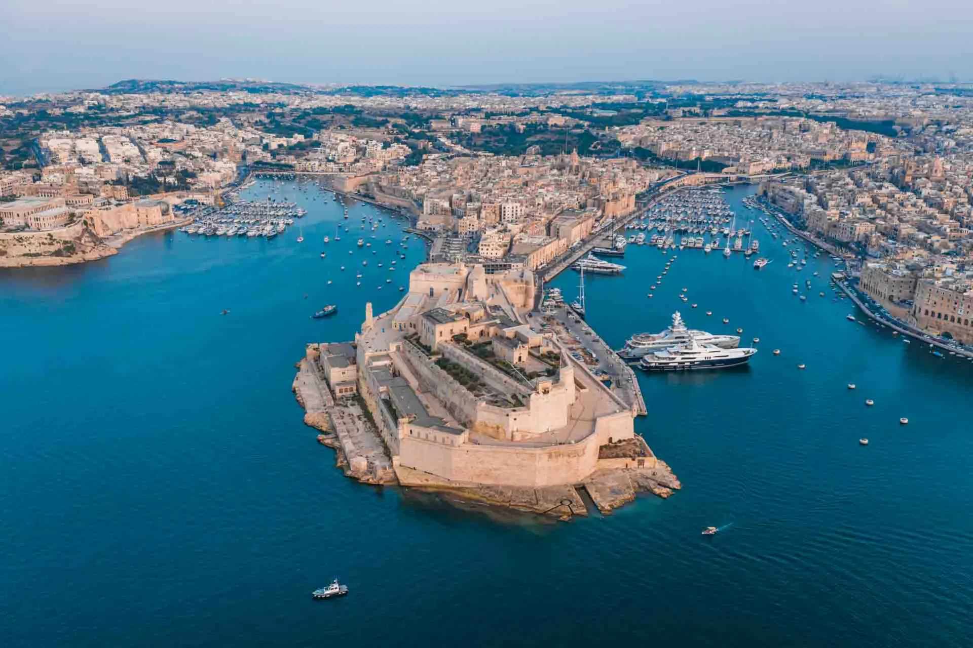 Fort St. Angelo i Vittoriosa med utsikt over Grand Harbour