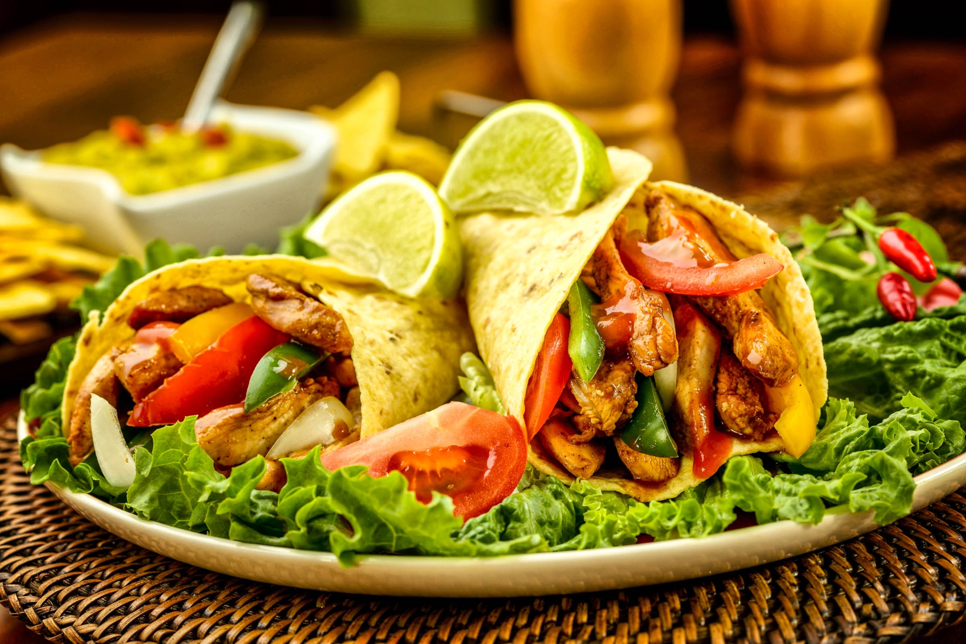Meksikanske tacos med kylling og grønnsaker