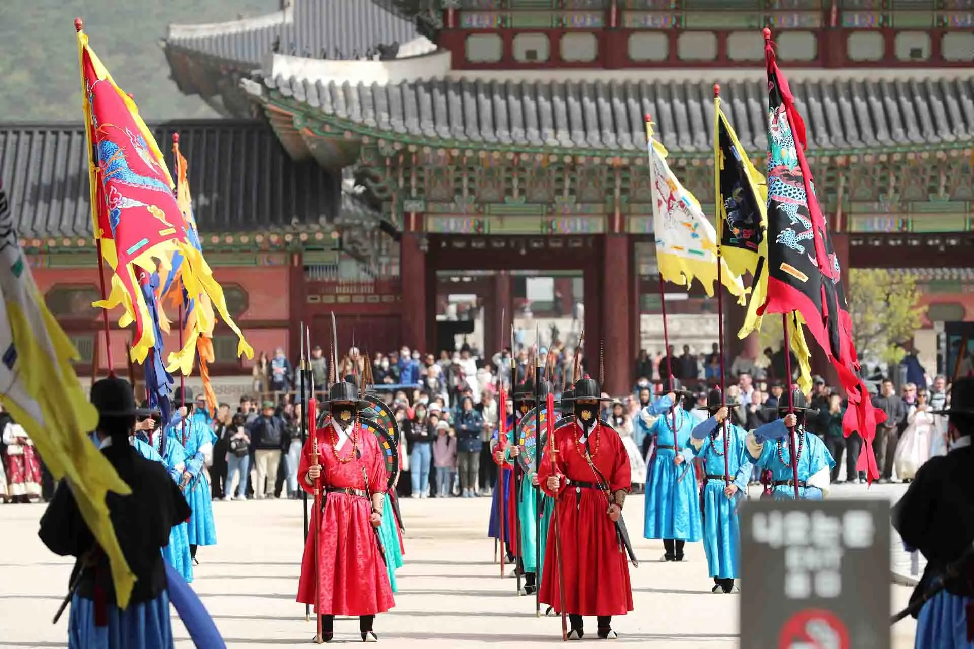 Gyeongbokgung-palasset i Seoul – berømt for vaktskifteseremonien Gyeongbokgung-palasset i Seoul – berømt for vaktskifteseremonien