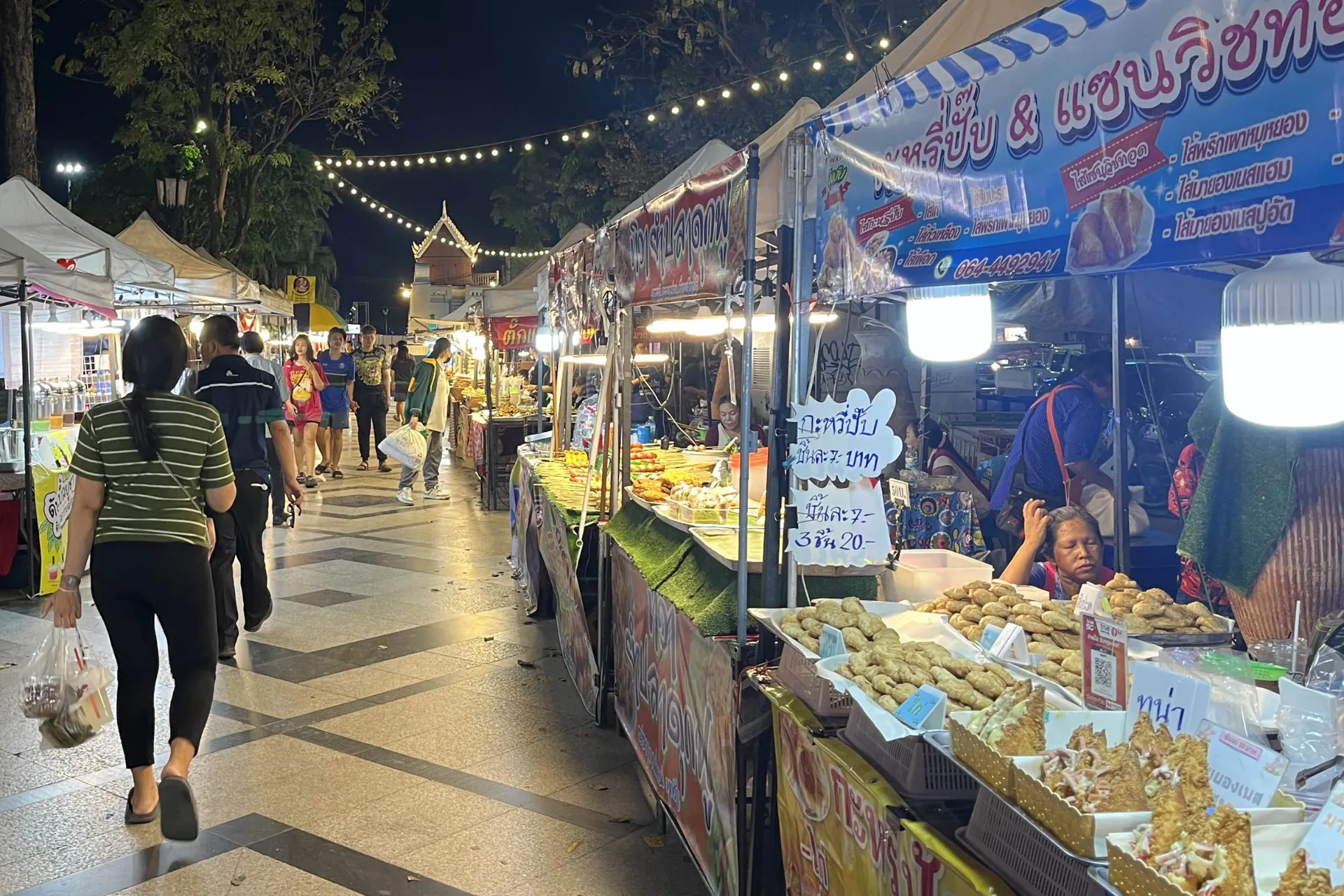 Livlig thailandsk street food-scene Livlig thailandsk street food-scene