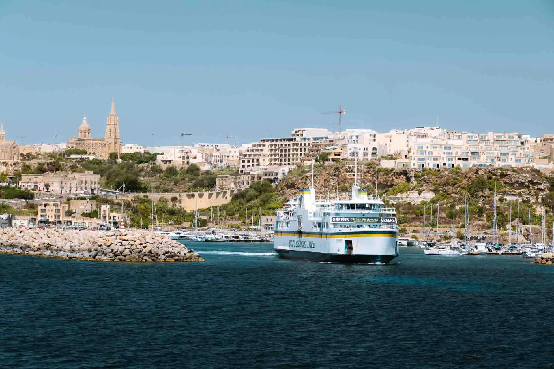 Ferjen mellom Malta og Gozo forlater havnen i Mġarr på Gozo