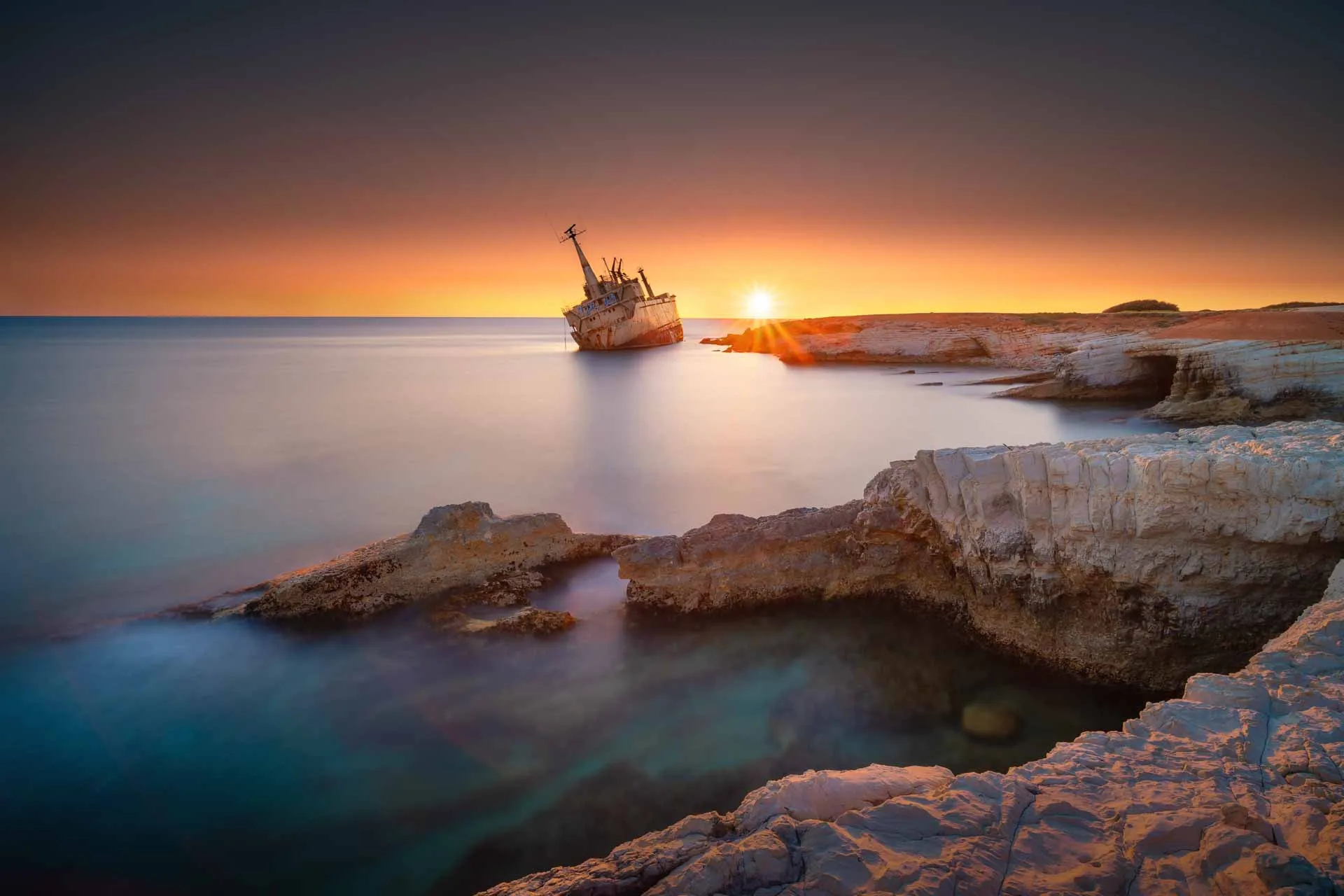 Solnedgang med skipsvrak – merkelig nok et populært turistmål