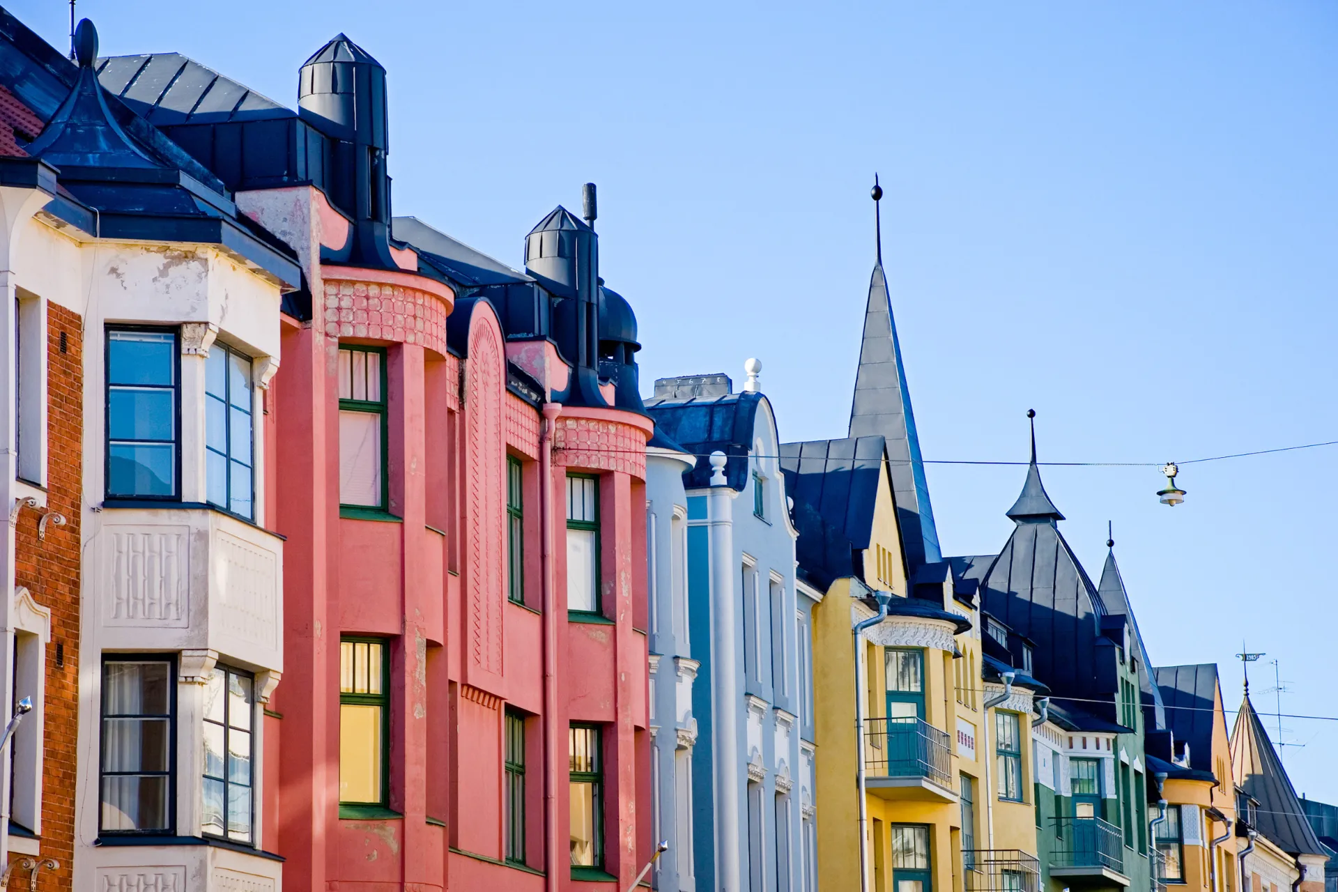 Fargerike husfasader i Helsingfors Fargerike husfasader i Helsingfors