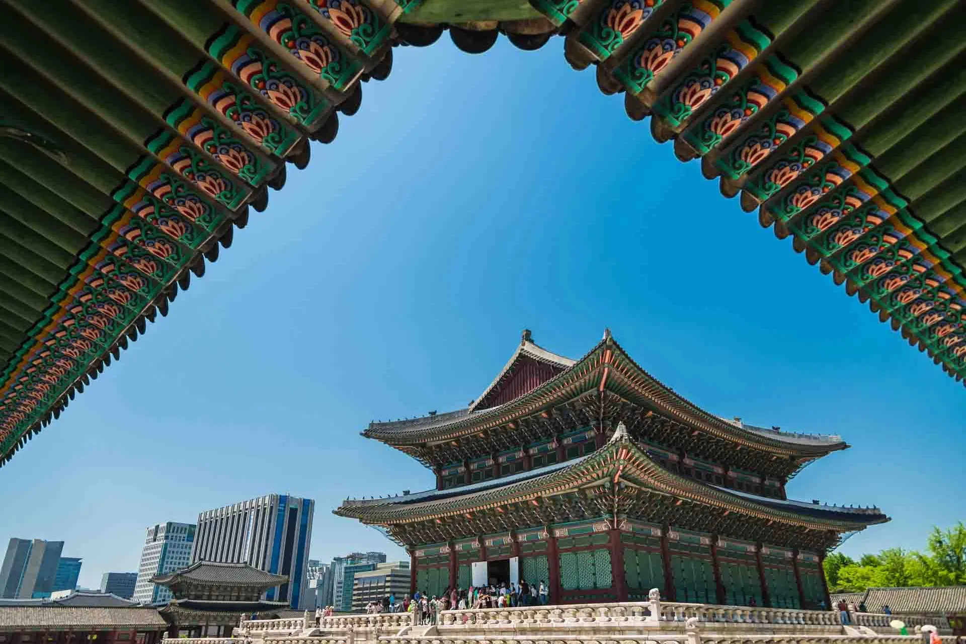 Gyeongbokgung-palasset i Seoul – vakkert omgitt av både tradisjon og moderne byliv Gyeongbokgung-palasset i Seoul – vakkert omgitt av både tradisjon og moderne byliv