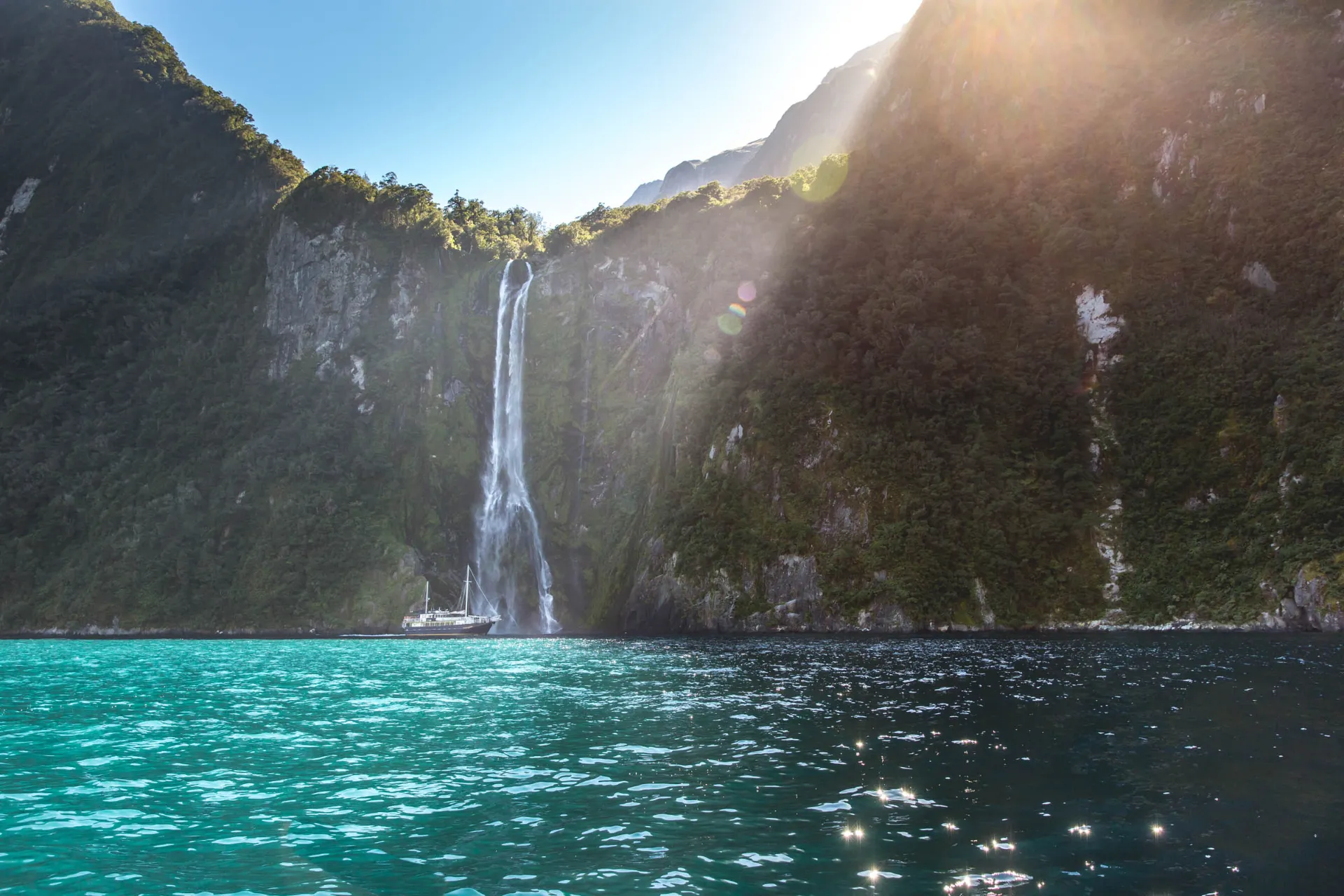 Stirling Falls i Milford Sound er dobbelt så høyt som Niagara Falls