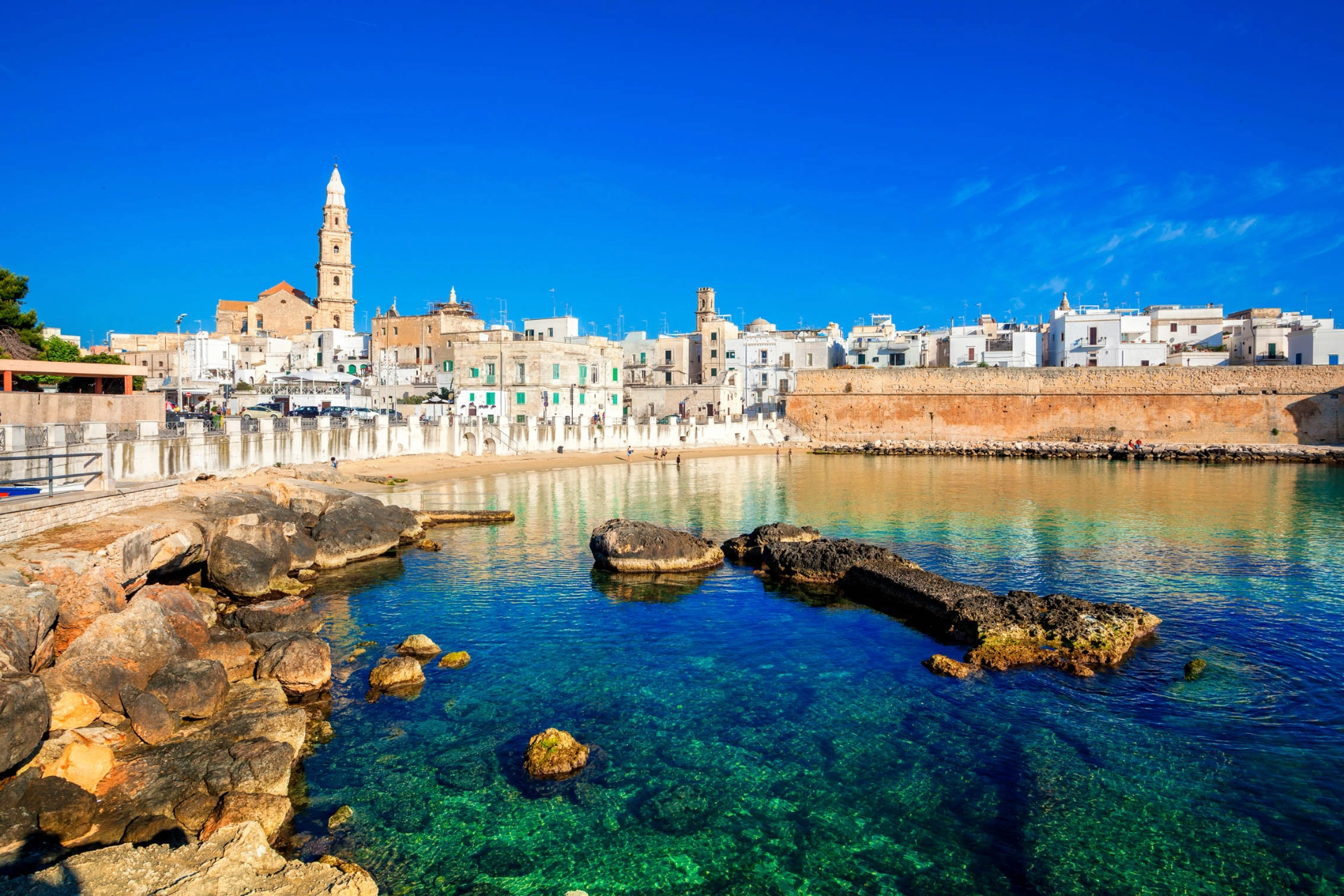 Den lille kystbyen Monopoli