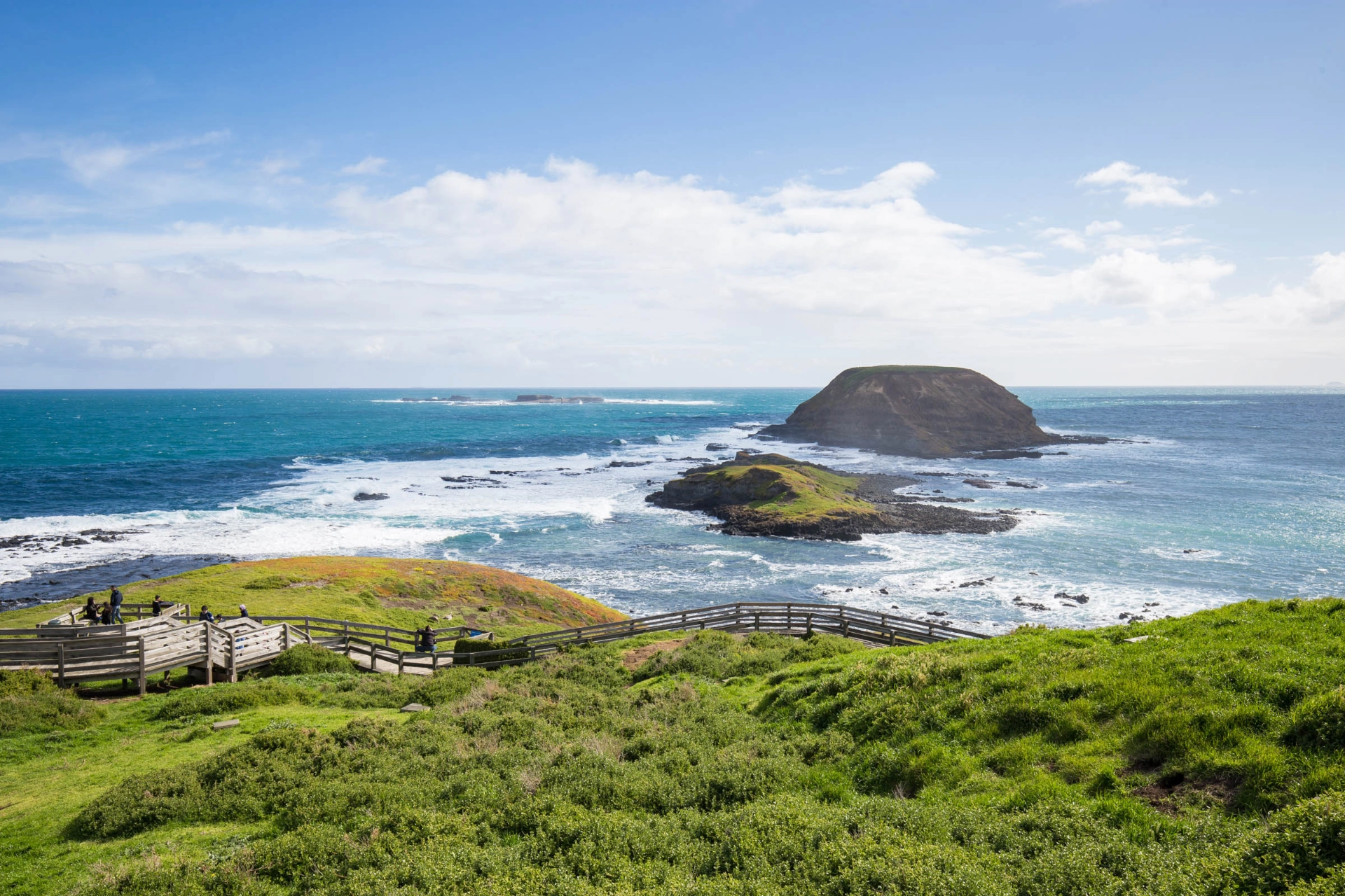Phillip Island med øya Nobbies Rock i bakgrunnen
