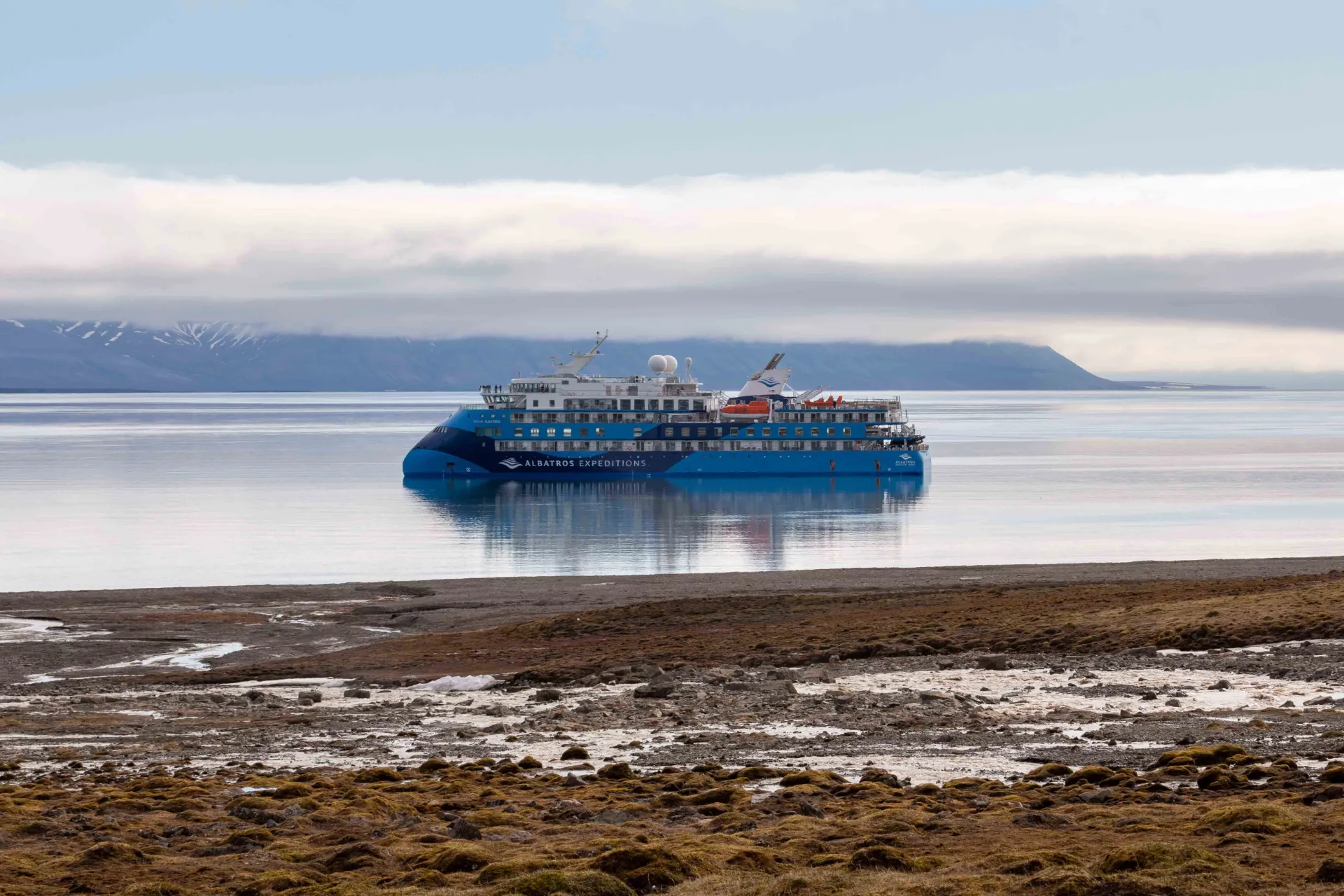 Ocean Albatros (2023) er designet for lavere energiforbruk og har rundt 50 % lavere CO₂-avtrykk enn eldre ekspedisjonsskip Ocean Albatros (2023) er designet for lavere energiforbruk og har rundt 50 % lavere CO₂-avtrykk enn eldre ekspedisjonsskip