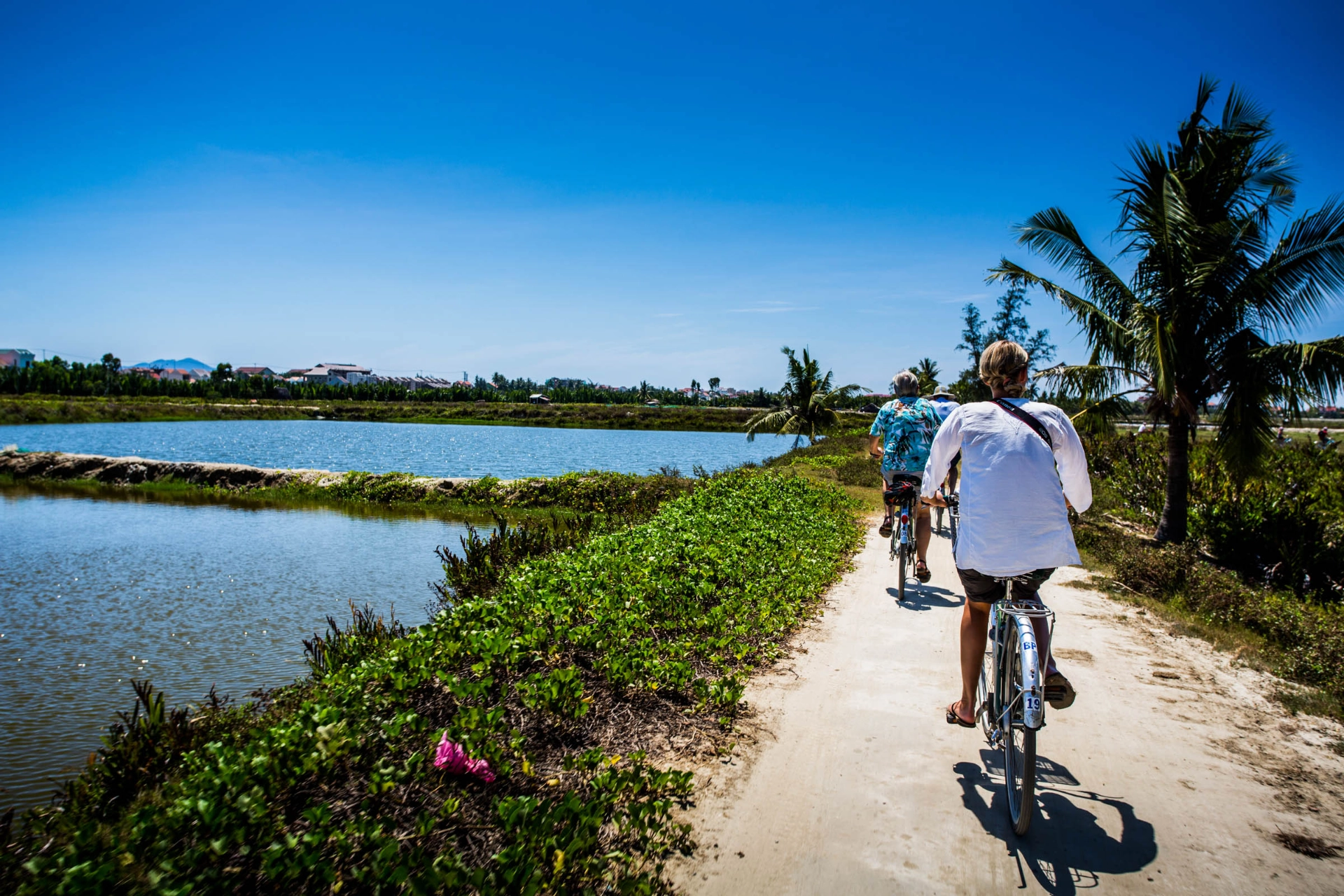 På sykkeltur i området rundt Hoi An
