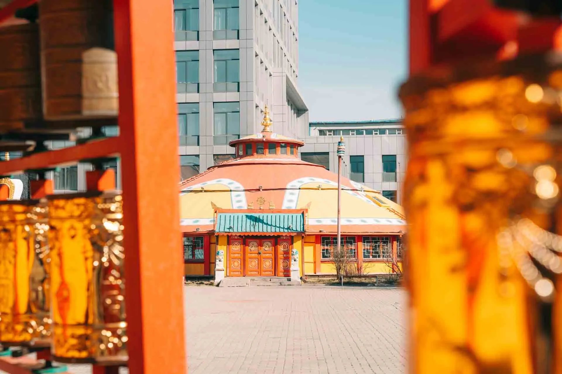 Dashchoilin-klosteret i Ulan Bator – et aktivt buddhistisk senter formet som en tradisjonell ger Dashchoilin-klosteret i Ulan Bator – et aktivt buddhistisk senter formet som en tradisjonell ger