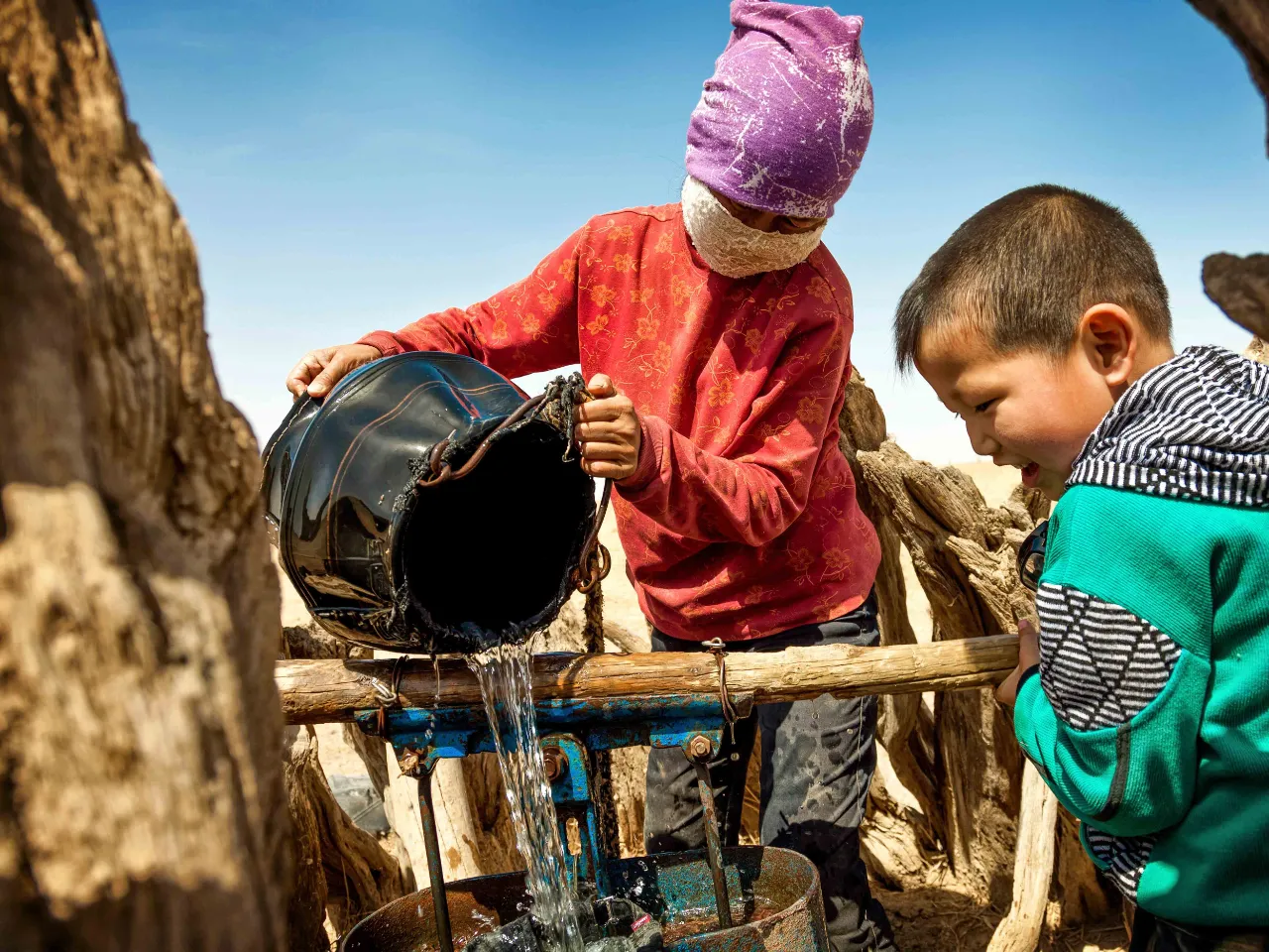 Barn henter vann Barn henter vann