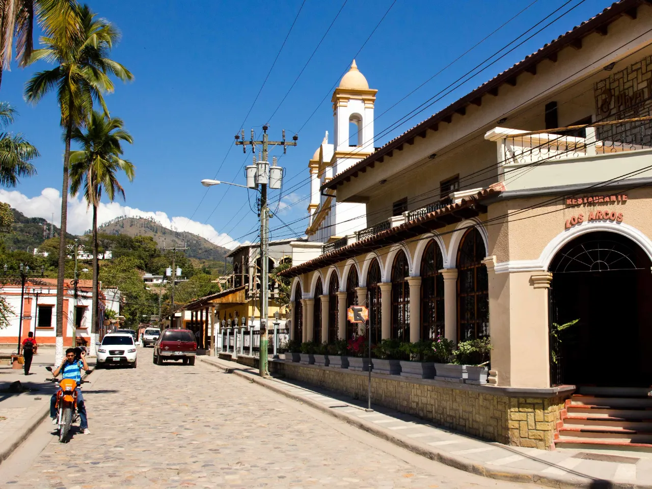 Maya-ruinene i Copán, hvor gamle stenterrasser og utskjæringer vitner om en avansert sivilisasjon Maya-ruinene i Copán, hvor gamle stenterrasser og utskjæringer vitner om en avansert sivilisasjon