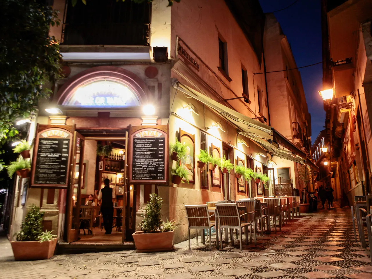 Det legendariske jødiske kvarteret Barrio Santa Cruz i Sevilla Det legendariske jødiske kvarteret Barrio Santa Cruz i Sevilla