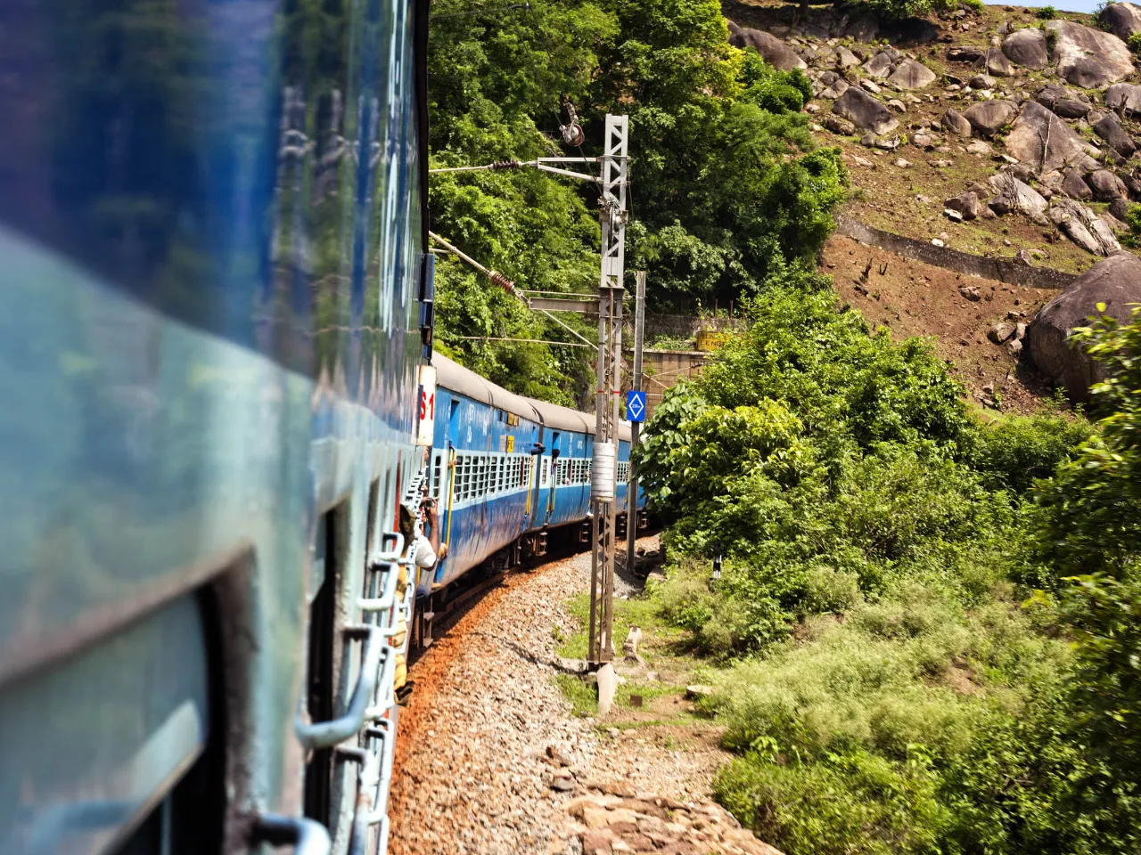 Å reise med tog i India er en opplevelse i seg selv Å reise med tog i India er en opplevelse i seg selv