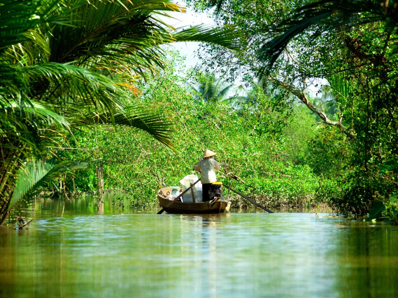 På båttur i det frodige Mekongdeltaet