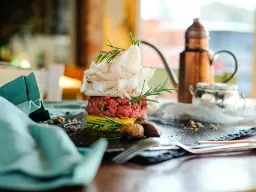 Burger med lardo og friske urter