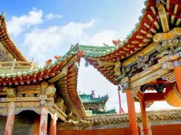 Utsmykkede tak fra Vinterpalasset i Ulan Bator Utsmykkede tak fra Vinterpalasset i Ulan Bator