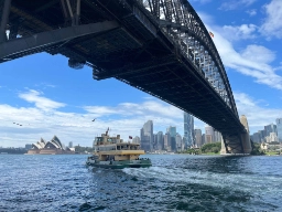 Havnebroen med Sydney Operaen i bakgrunnen