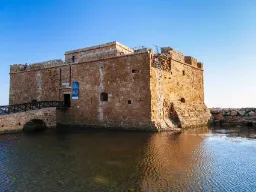 Paphos slott har gjennom tidene vært brukt som både fengsel, garnison og til og med som lager for salt