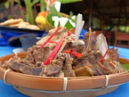 Khorkhog – tradisjonell mongolsk rett med lam tilberedt med varme steiner Khorkhog – tradisjonell mongolsk rett med lam tilberedt med varme steiner