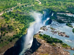 Det faller i gjennomsnitt ca. 1,1 millioner liter vann i sekundet Det faller i gjennomsnitt ca. 1,1 millioner liter vann i sekundet