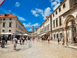 Den UNESCO‑fredede gamle bydelen i Dubrovnik Den UNESCO‑fredede gamle bydelen i Dubrovnik