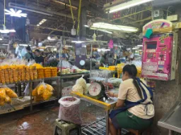 Bangkok markeds scene med frukt og grønt Bangkok markeds scene med frukt og grønt