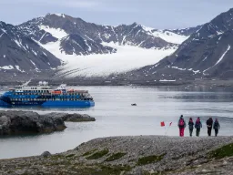 Ocean Albatros har normalt plass til rundt 169–199 passasjerer Ocean Albatros har normalt plass til rundt 169–199 passasjerer