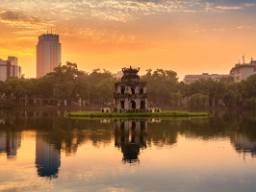 Hoàn Kiếm-sjøen (Sverdsjøen) i Hanoi med Turtle Tower