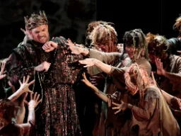 Macbeth omgitt av hekser Macbeth omgitt av hekser