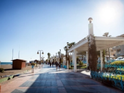 Den svært lange strandpromenaden i Torremolinos