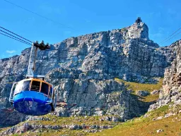 Turen med taubanen opp til Taffelberget tar ca. 5 minutter Turen med taubanen opp til Taffelberget tar ca. 5 minutter