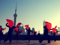 Morgentrening med vifter – sannsynligvis en form for taiji (tai chi)