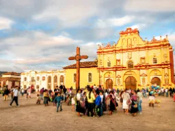 Plaza 31 de Marzo med San Cristóbal-katedralen i bakgrunnen